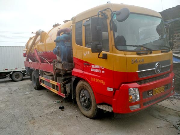 綠源清疏機械：平頭吸污車